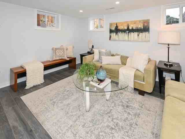 5 Fairfax Cres - Photo 2 of 11