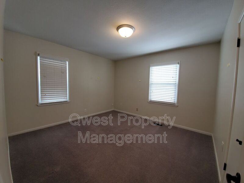 1647 Mason St Ne - Photo 4 of 9