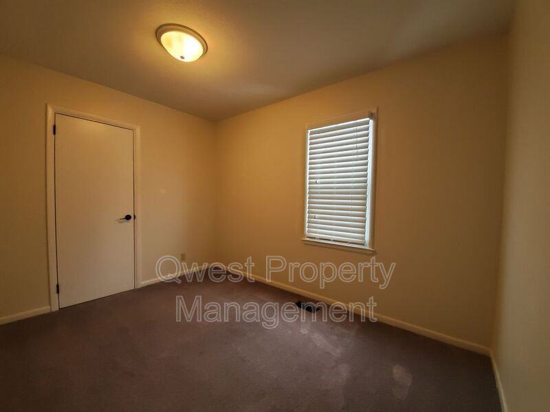 1647 Mason St Ne - Photo 5 of 9