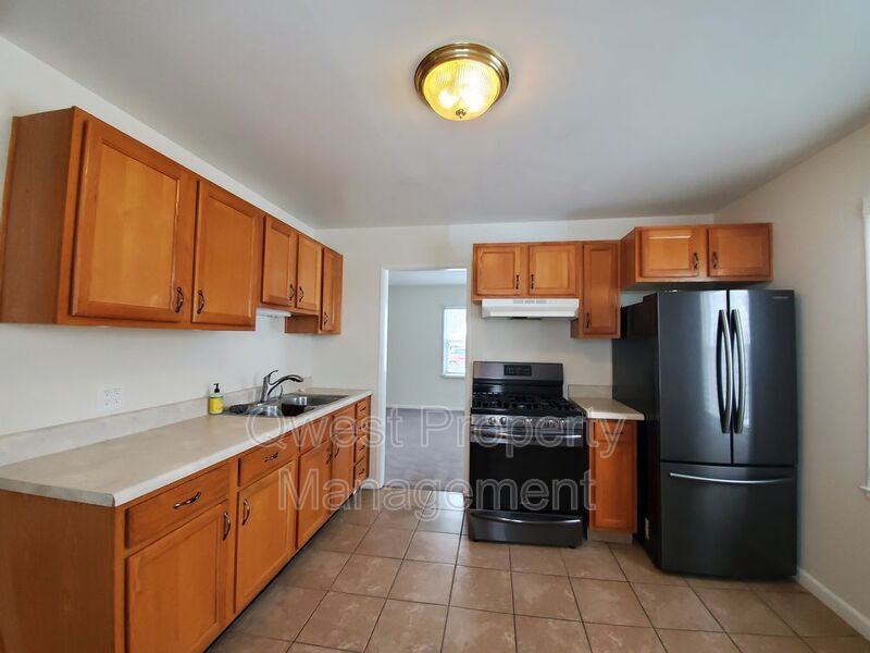 1647 Mason St Ne - Photo 6 of 9