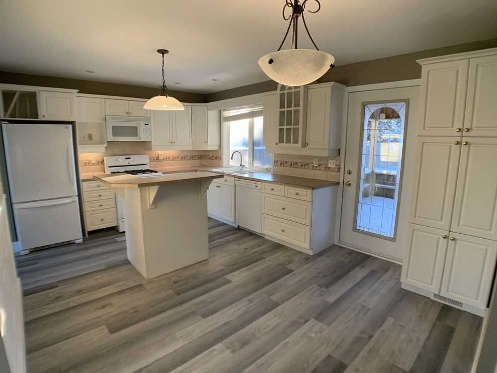154 Oaks Cres - Photo 2 of 22