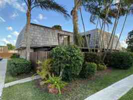 featured image of 1011 Springdale Cir #1