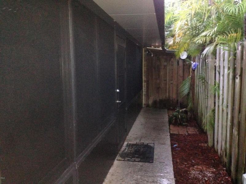 1011 Springdale Cir #1 - Photo 3 of 9