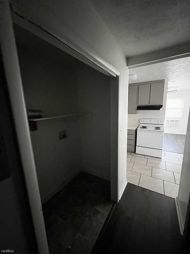 216 Tabor Dr - Photo 2 of 5