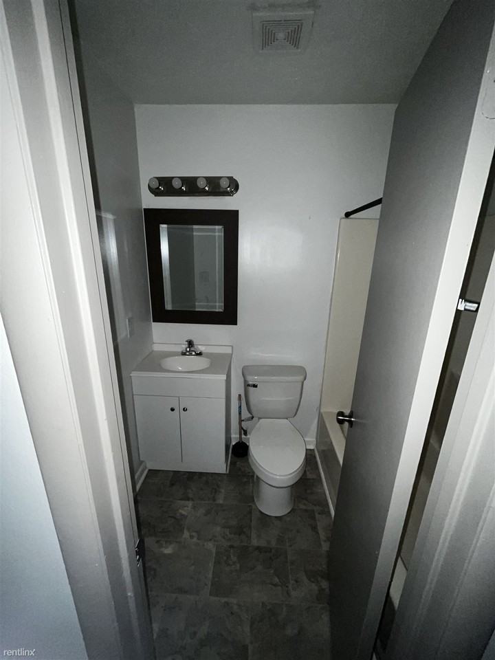 216 Tabor Dr - Photo 3 of 5