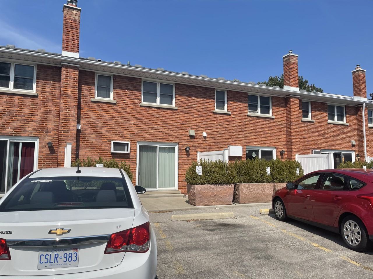 Manor Townhomes Apartments 646 Indian Rd N, Sarnia, ON N7T 7G8 Zumper