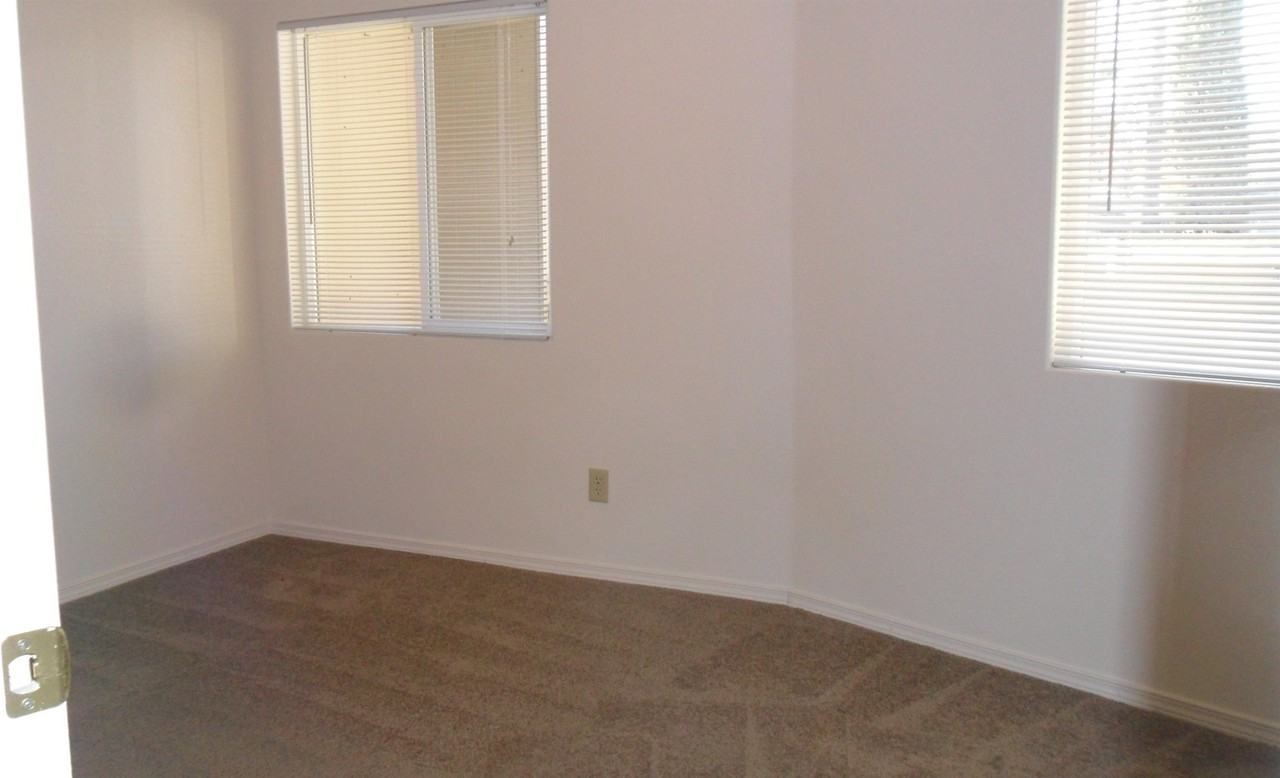 365 Madrona Ave Se #B8 - Photo 4 of 14