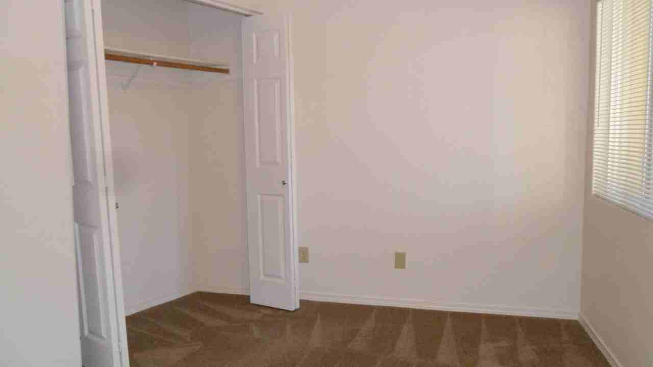 365 Madrona Ave Se #B8 - Photo 5 of 14