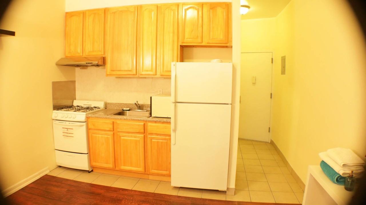 22 Mulberry St #2F - Photo 2 of 4