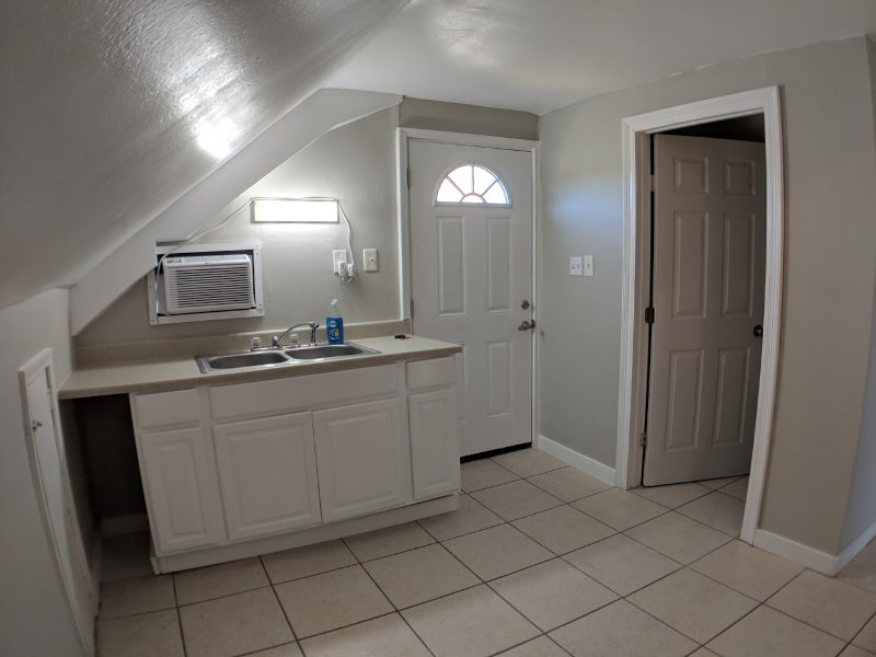 412 Magnolia Ave #5 - Photo 2 of 4