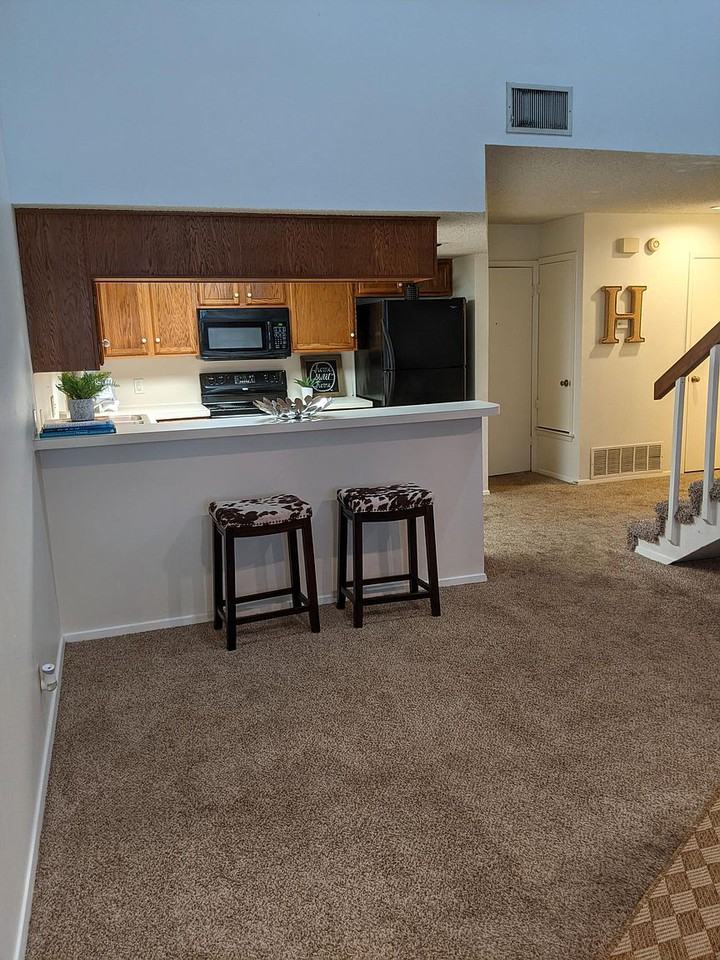 2501 Villa Ct - Photo 2 of 32
