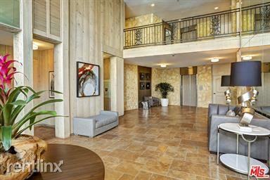 809 S Bundy Dr #112
