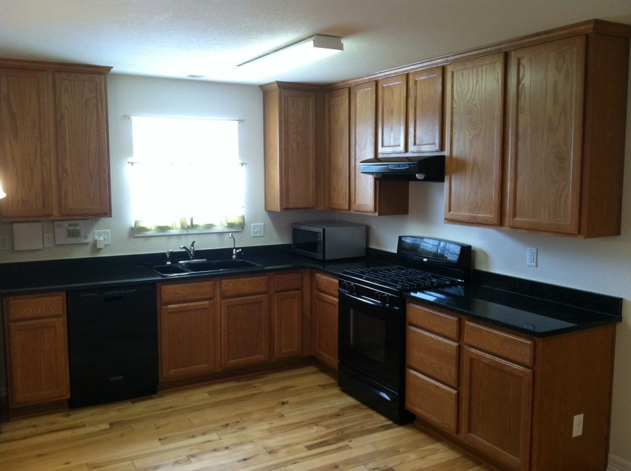 10589 Dayton St - Photo 2 of 10