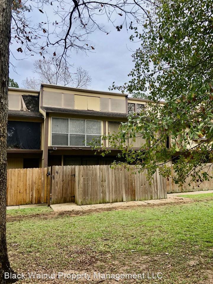 Cozy and Comfortable Townhome - Photo 2 of 37