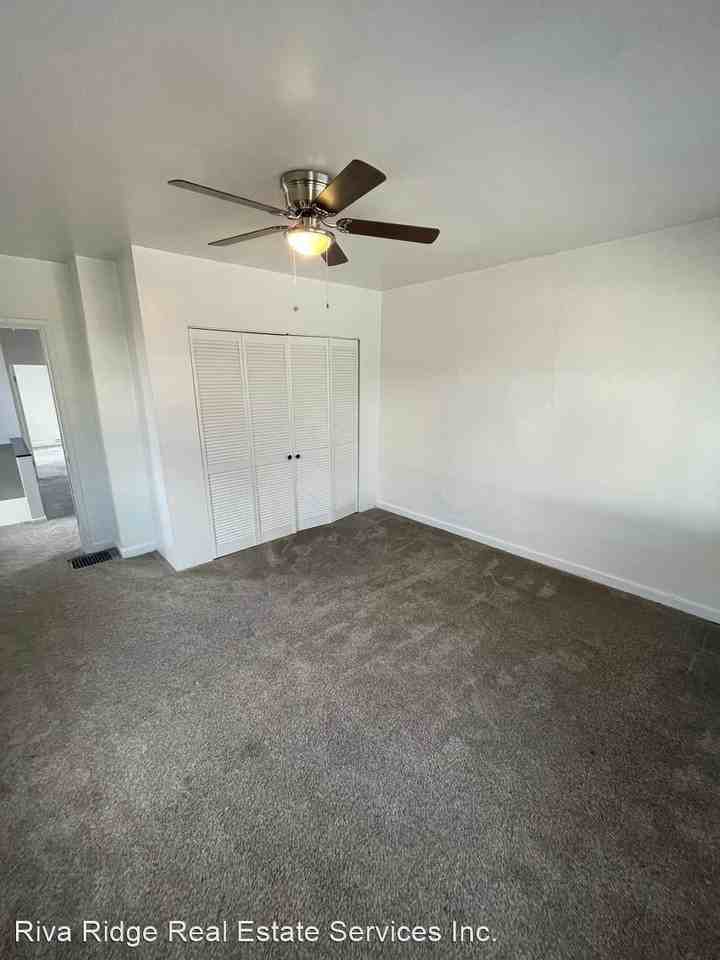 1204 Lower Meadow Ave - Photo 3 of 11