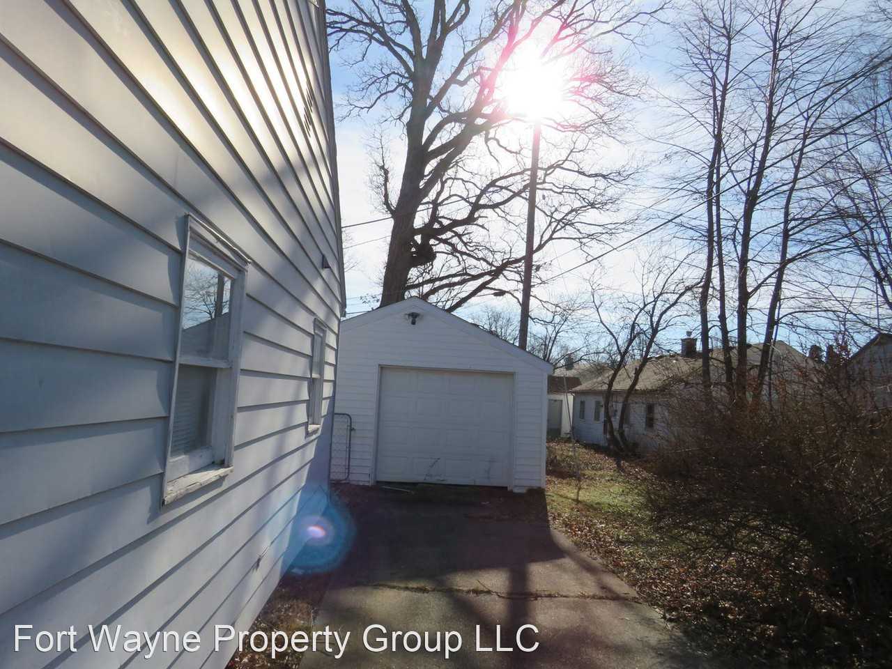 1110 E Pettit Ave - Photo 2 of 12