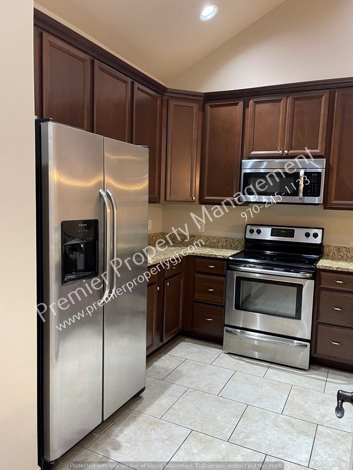 655 Copper Canyon Dr - Photo 3 of 17