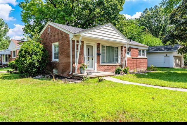 1855 Woodside St - Photo 2 of 20