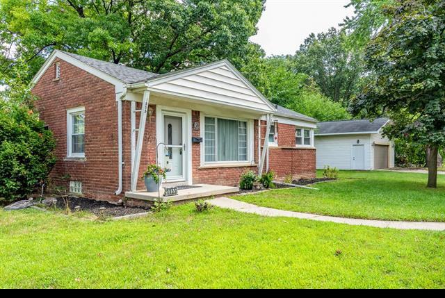 1855 Woodside St - Photo 3 of 20