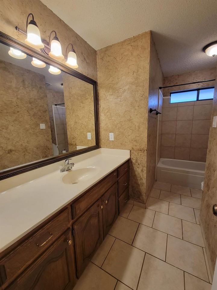 3600 Crestmont Dr - Photo 2 of 20