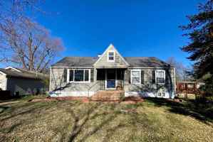 featured image of 1471 E Mcgee St