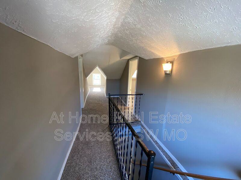 1471 E Mcgee St - Photo 6 of 25