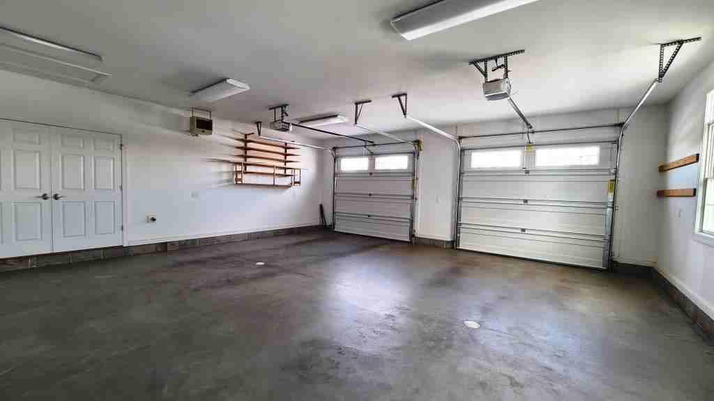 326 Windsor Way - Photo 3 of 16