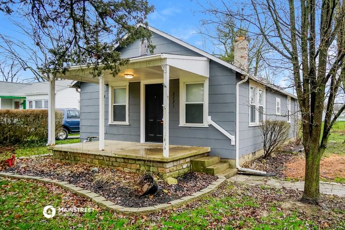 2721 Kilbourne Ave - Photo 3 of 16