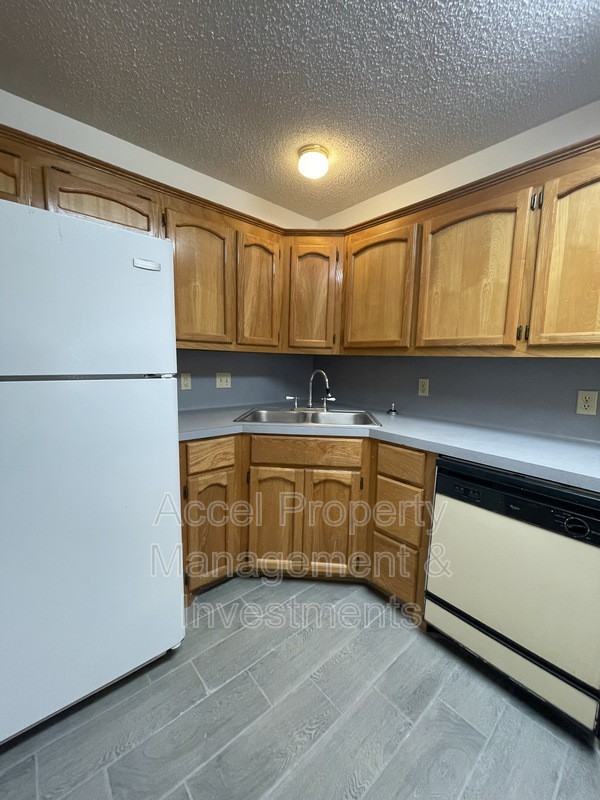 1605 River Bend Dr - Photo 4 of 14