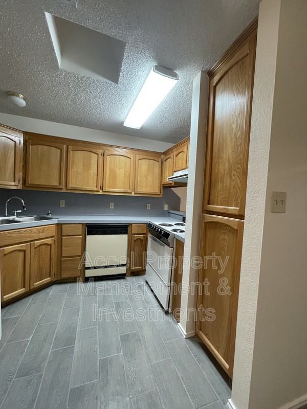1605 River Bend Dr - Photo 5 of 14