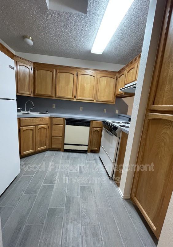 1605 River Bend Dr - Photo 6 of 14