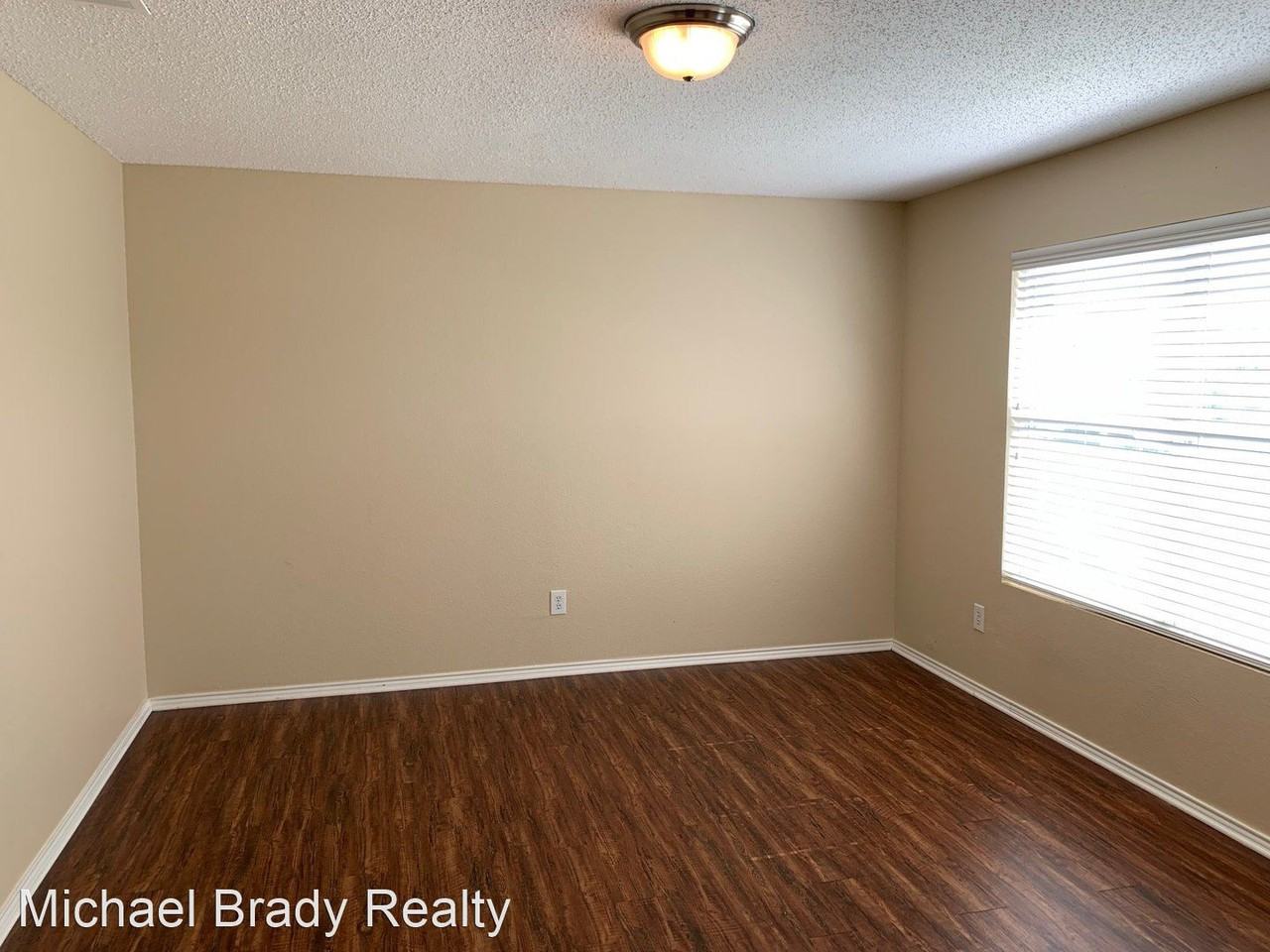 9716 Bragg Rd - Photo 3 of 12