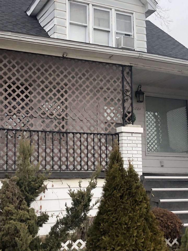 3881 Holbrook Avenue - Photo 2 of 15