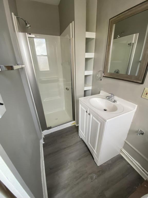 231 W Mcmillan St Apt 4 - Photo 3 of 6