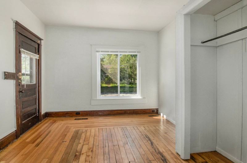 221 South Pine Street - Photo 5 of 28