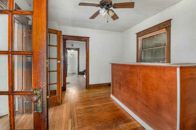 221 South Pine Street - Photo 7 of 28