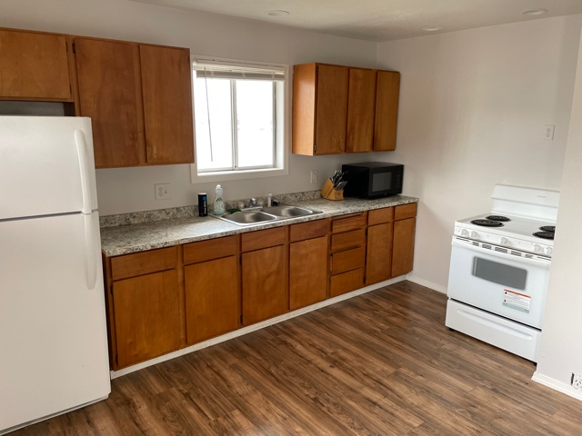 160 Nw Rose St - Photo 3 of 8