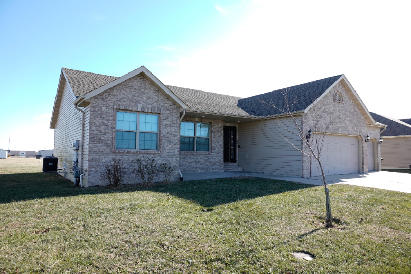 295 Stetson Dr - Photo 2 of 40