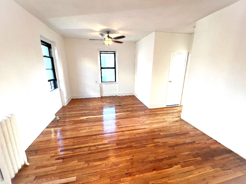 2157 33rd St #5A - Photo 2 of 9