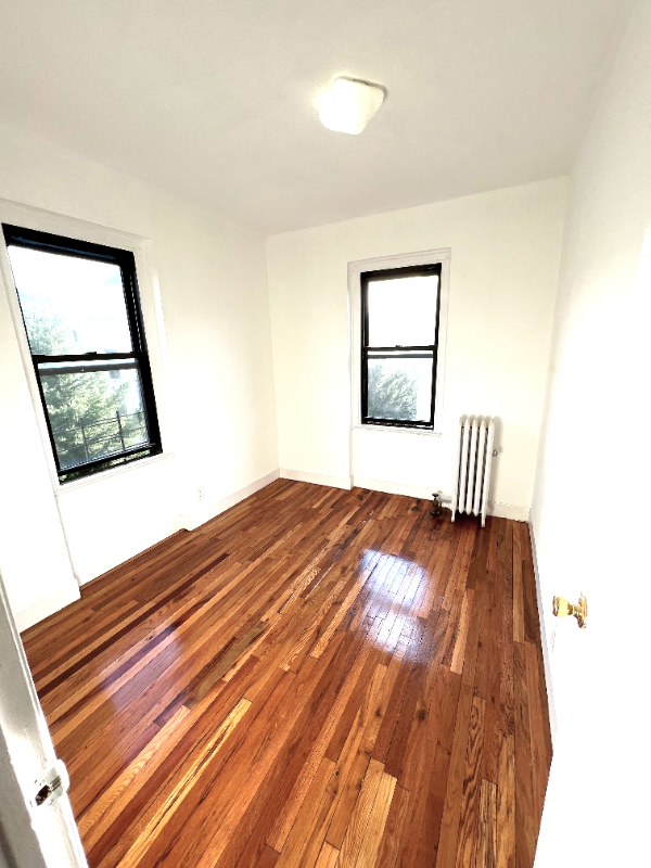 2157 33rd St #5A - Photo 3 of 9