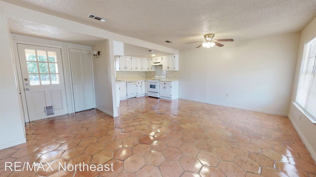 206 Zephyr Dr - Photo 3 of 19