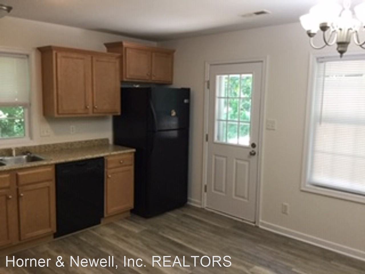 213 Johnny Ln - Photo 3 of 8