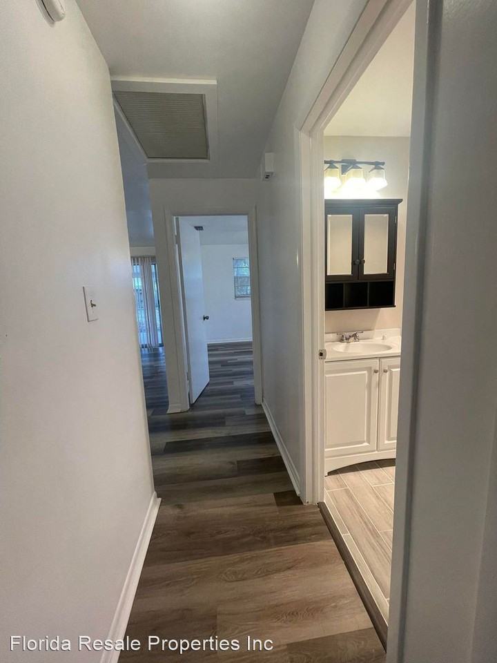 649/653 93rd Ave N - Photo 3 of 11