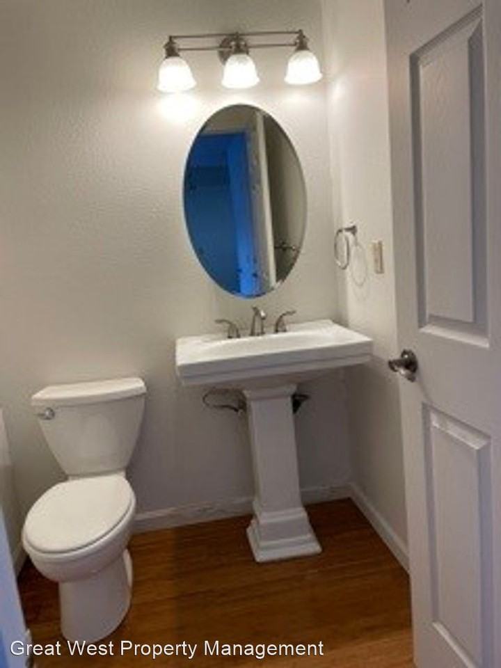 323 N. J St - Photo 3 of 20