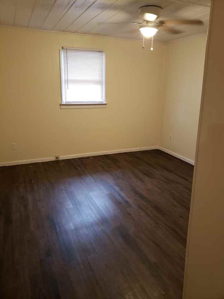 1611 Brockett Ave - Photo 6 of 8