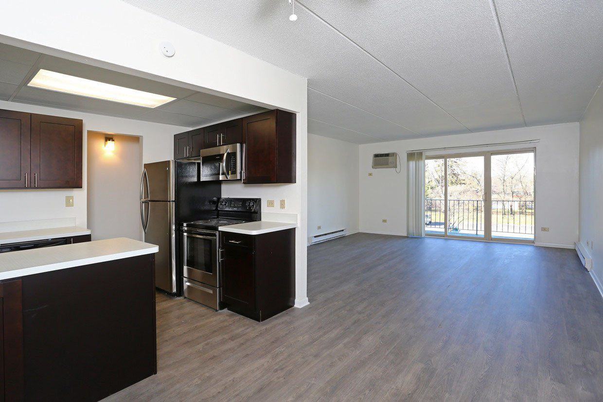 Spring Hill Apartments - Photo 2 of 11