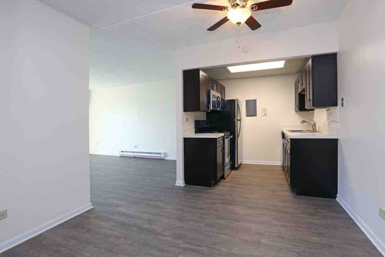 Spring Hill Apartments - Photo 3 of 11