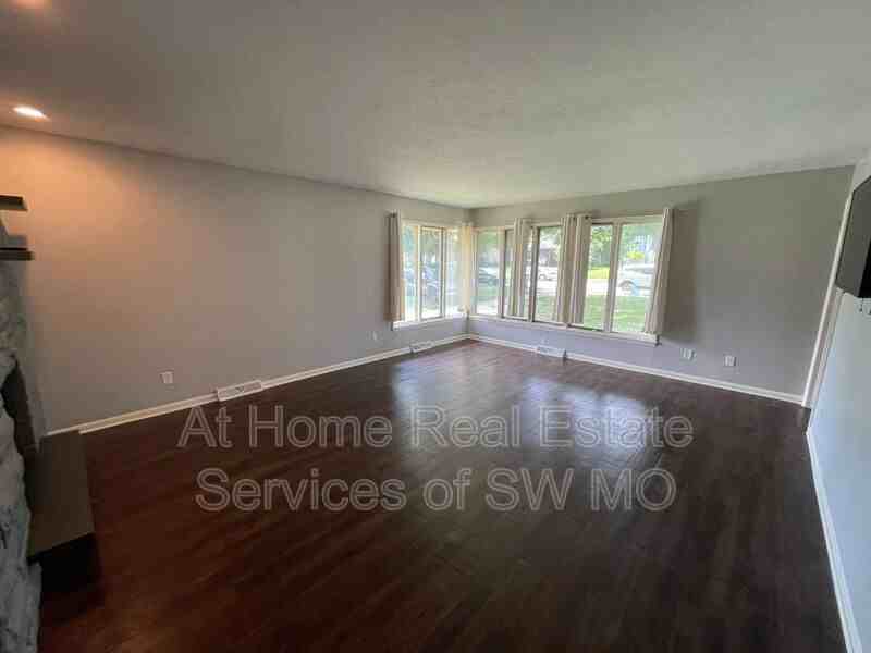 1335 E Elm St - Photo 2 of 8