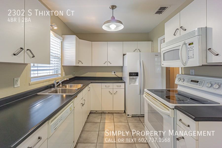 2302 S Thixton Ct - Photo 3 of 25