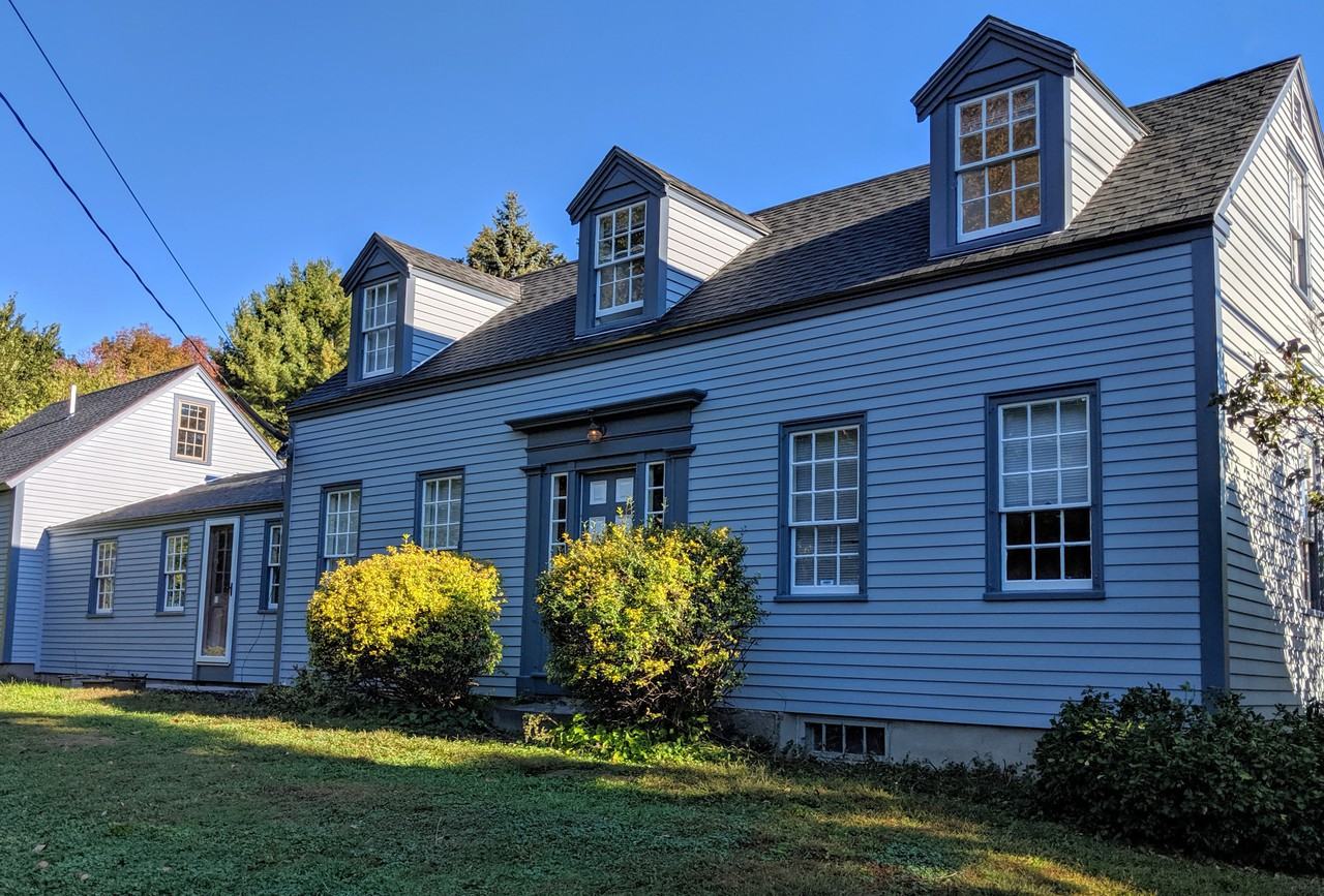 7 Warren Street Gable room, Hallowell, ME 04347, US 2 unit Rentals